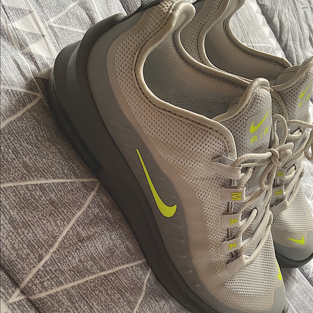 Nike Air Max Axis